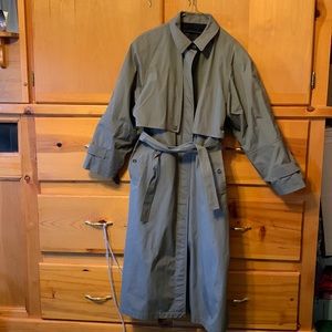 Vintage London fog tempo Europa trench coat size 14 petite
